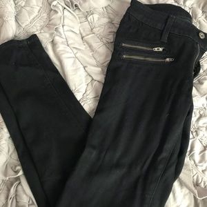 Car mar jeans with zippers